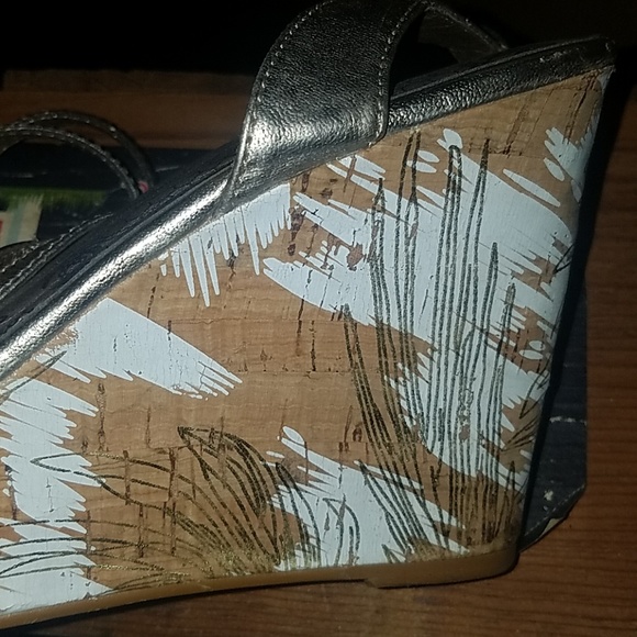 Shoes - Picture 4 of 4